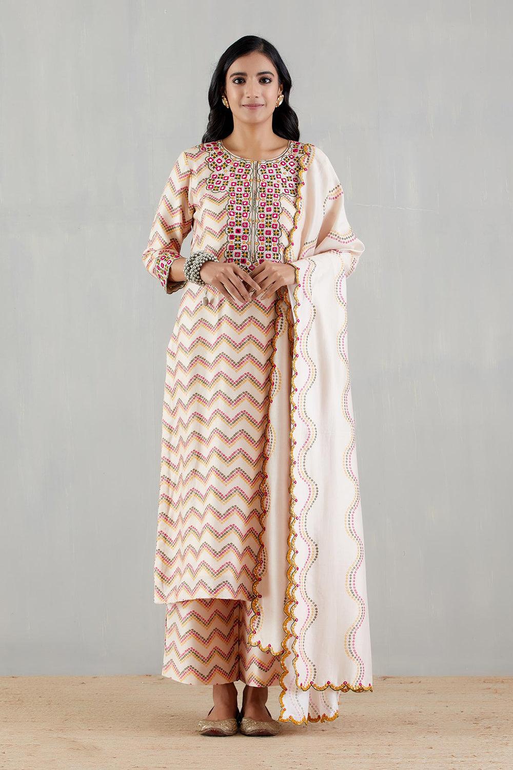 Blush Pink Printed kurta With Dupatta And Pants