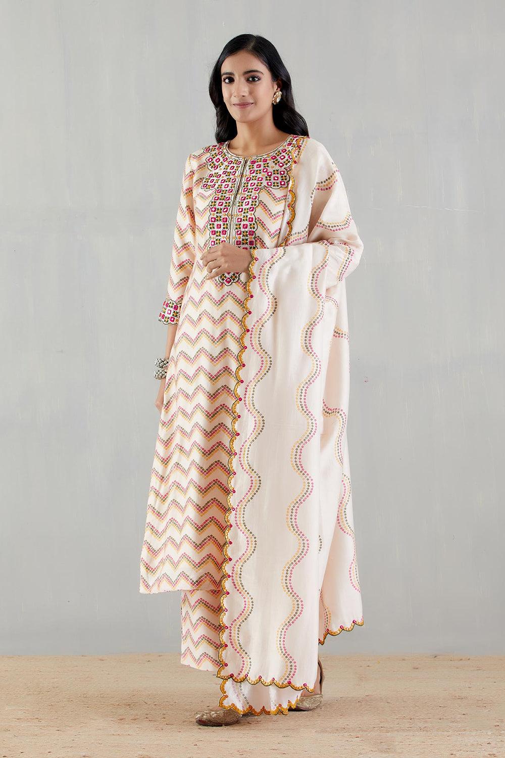 Blush Pink Printed kurta With Dupatta And Pants