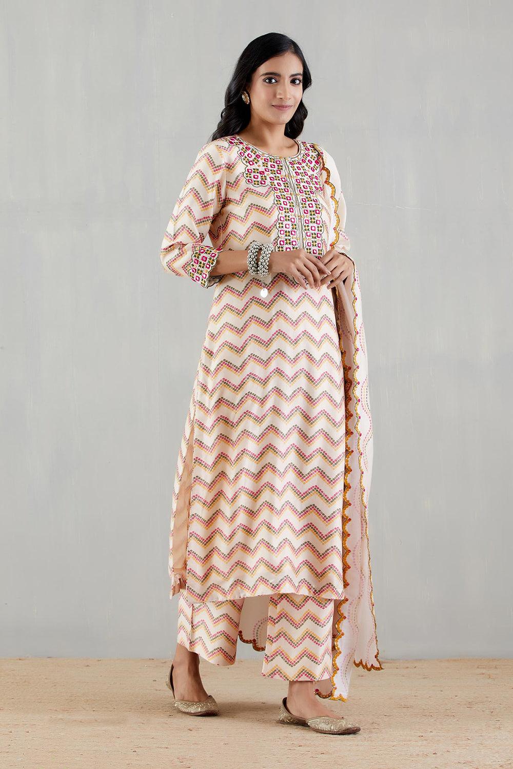 Blush Pink Printed kurta With Dupatta And Pants