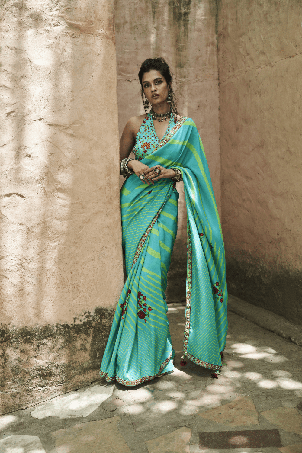 Satin crepe printed saree in white - G3-WSA53982 | G3fashion.com