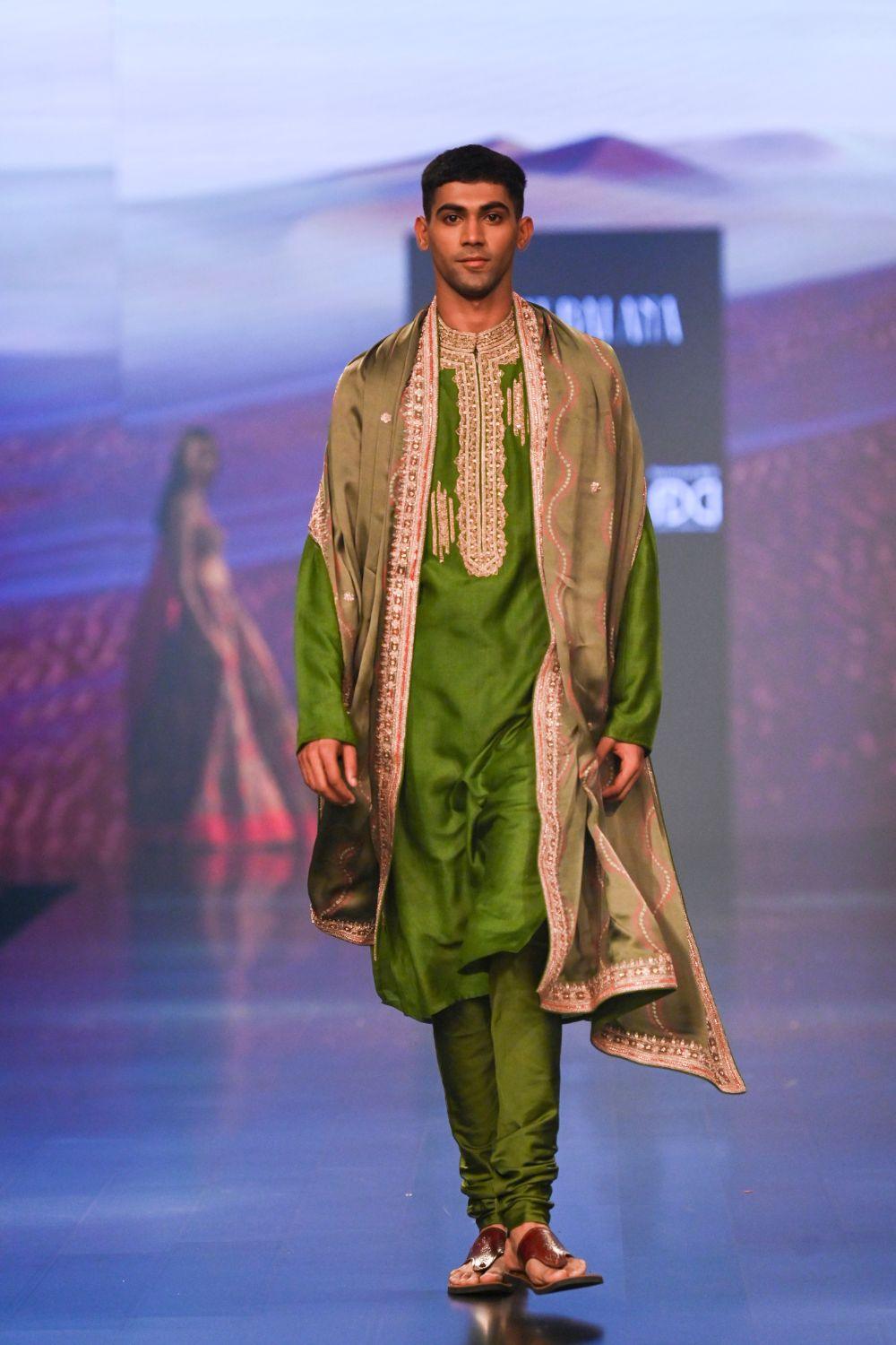 Kurta With Pants And Dushalla